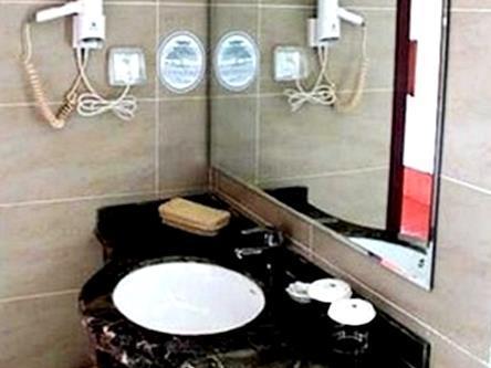Greentree Inn Shandong Qingdao Railway Station Zhanqiao Yacht Wharf Express Bagian luar foto