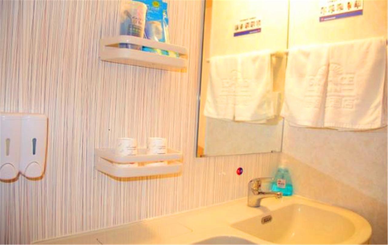 Greentree Inn Shandong Qingdao Railway Station Zhanqiao Yacht Wharf Express Bagian luar foto